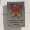 Schild mit Brandenburger Adler: Amtsgericht, Landgericht und Staatsanwaltschaft Potsdam