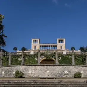 Orangerieschloss im Park Sanssouci mit Terrassen und Freitreppe